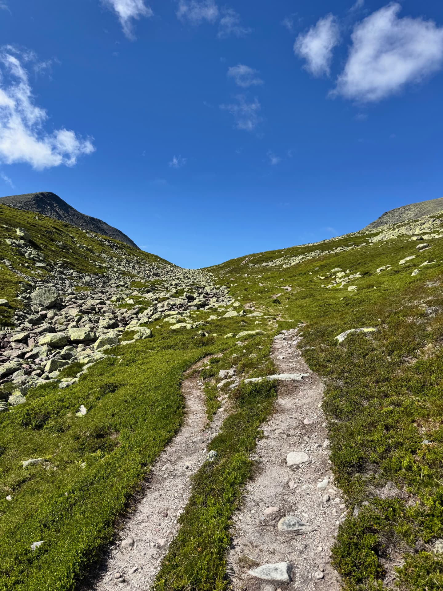 Trail climbing between two rocky ridges towards Skardstjønna, boulder field on the left